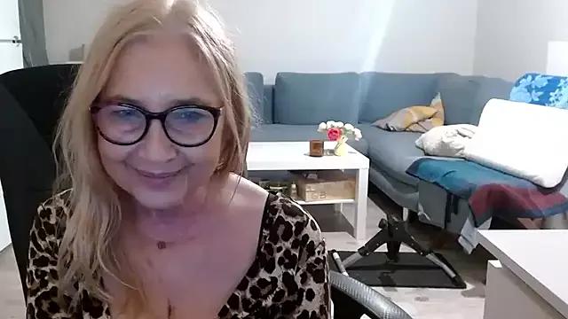 Girls: discover live performances with matured cam models, from teasing to fixations, in a variety of stunning live sex cams.