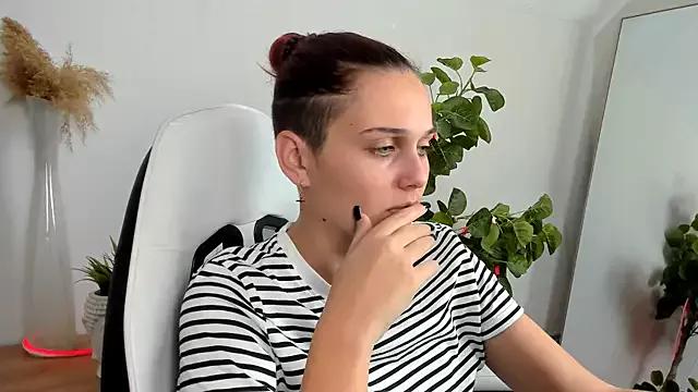 Girls: discover live performances with matured cam models, from teasing to fixations, in a variety of stunning live sex cams.