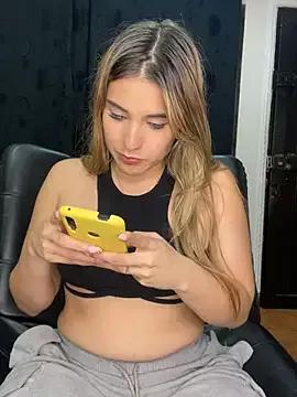 Sophie_Janner from StripChat is Freechat