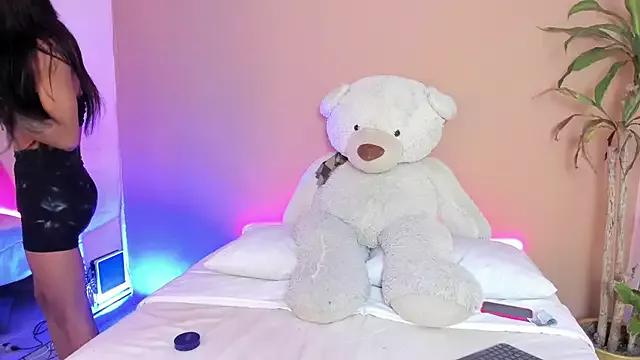 SophieHiil from StripChat is Freechat