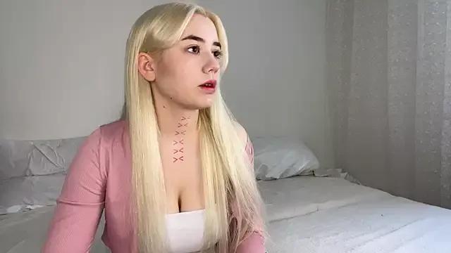 SunkissedSins from StripChat is Freechat