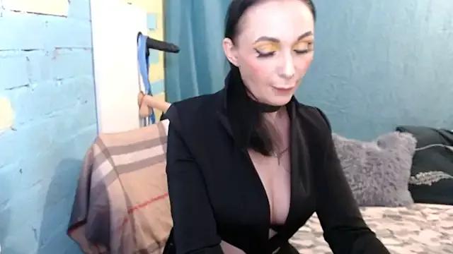 Girls: discover live performances with matured cam models, from teasing to fixations, in a variety of stunning live sex cams.