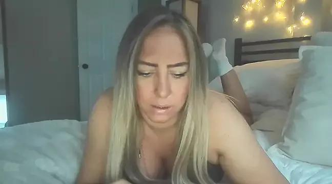 sunshinekisses from StripChat