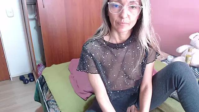 Girls: discover live performances with matured cam models, from teasing to fixations, in a variety of stunning live sex cams.