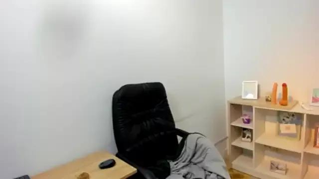 SuzzyC from StripChat