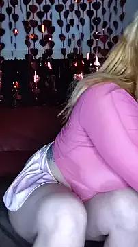 Girls: discover live performances with matured cam models, from teasing to fixations, in a variety of stunning live sex cams.