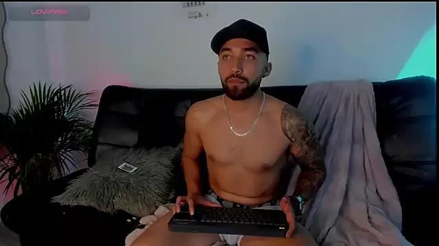 Sweet_and_caramel from StripChat