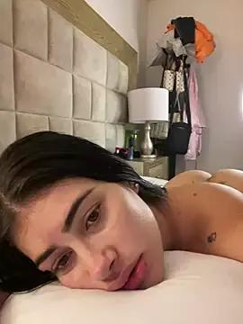 Sweet_and_caramel from StripChat