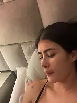 Sweet_and_caramel from StripChat