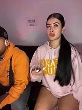 Sweet_and_caramel from StripChat