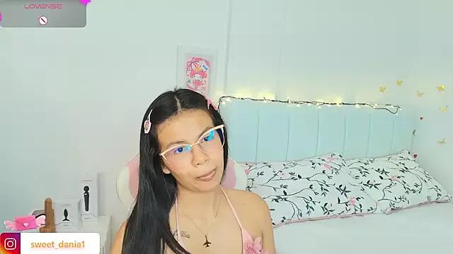 sweet_dania_ from StripChat