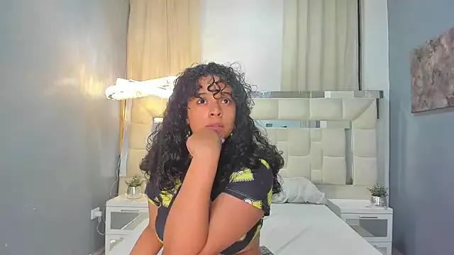 Sweet_Lucyy from StripChat is Freechat