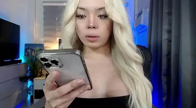SweetCheska19 from StripChat