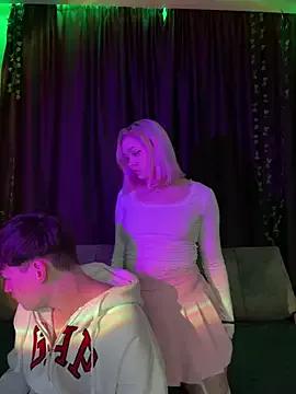 sweetdreamers from StripChat is Freechat