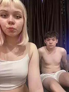 Girls: discover live performances with matured cam models, from teasing to fixations, in a variety of stunning live sex cams.