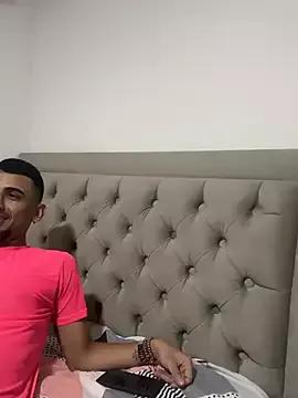 sweethoneytsx from StripChat is Freechat