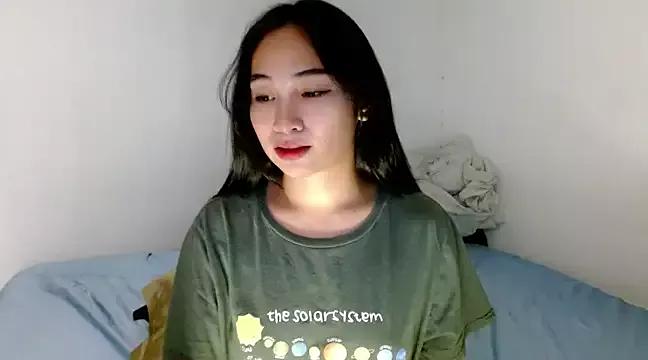 SweetLilly_18 from StripChat