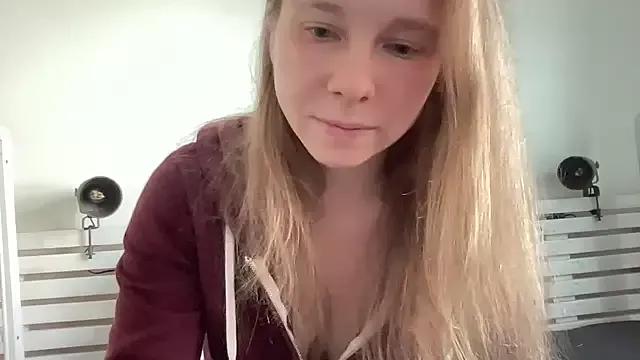 SweetLucy96 from StripChat