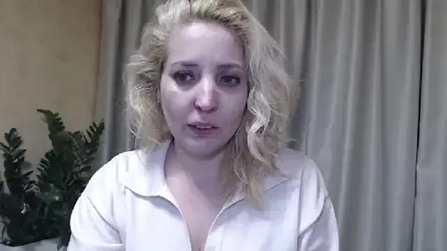 Girls: discover live performances with matured cam models, from teasing to fixations, in a variety of stunning live sex cams.