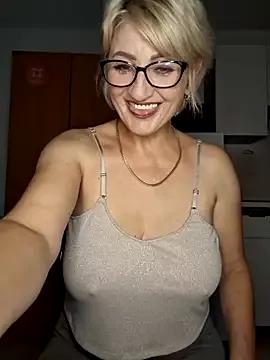 Girls: discover live performances with matured cam models, from teasing to fixations, in a variety of stunning live sex cams.