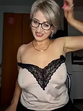 Girls: discover live performances with matured cam models, from teasing to fixations, in a variety of stunning live sex cams.