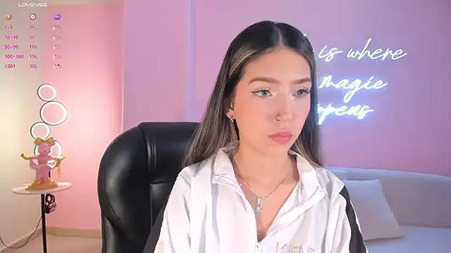 TaraLawrence from StripChat