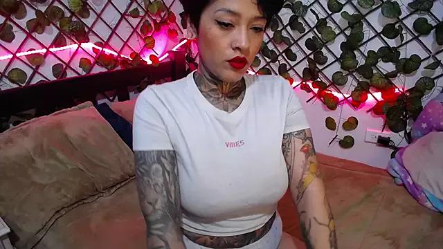 Girls: discover live performances with matured cam models, from teasing to fixations, in a variety of stunning live sex cams.