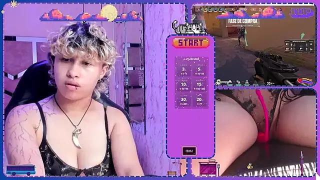 TaylorLeeh from StripChat is Freechat