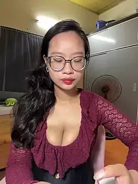 Girls: discover live performances with matured cam models, from teasing to fixations, in a variety of stunning live sex cams.