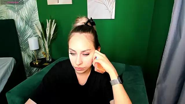 TessaBlakee from StripChat is Freechat