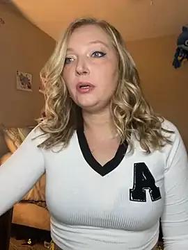 theladyroseee from StripChat is Freechat
