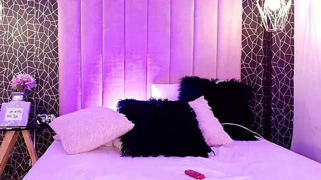 Girls: discover live performances with matured cam models, from teasing to fixations, in a variety of stunning live sex cams.