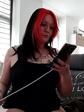 TiffiChantiT2 on StripChat