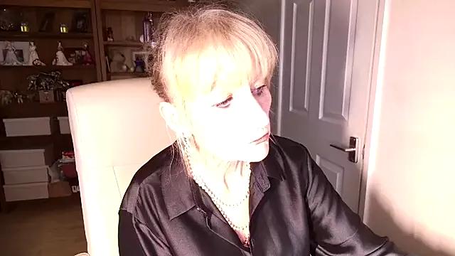 Girls: discover live performances with matured cam models, from teasing to fixations, in a variety of stunning live sex cams.
