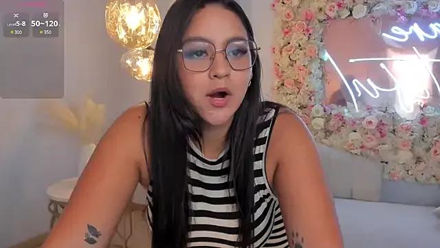 Girls: discover live performances with matured cam models, from teasing to fixations, in a variety of stunning live sex cams.