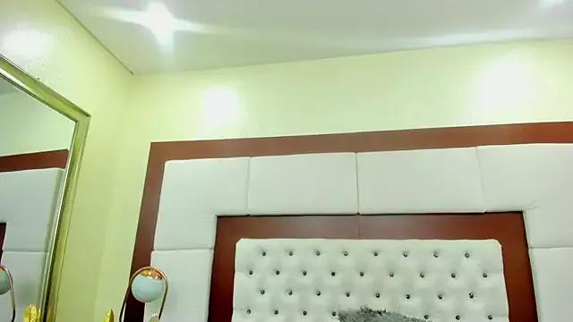 Tyra_Fox from StripChat is Freechat