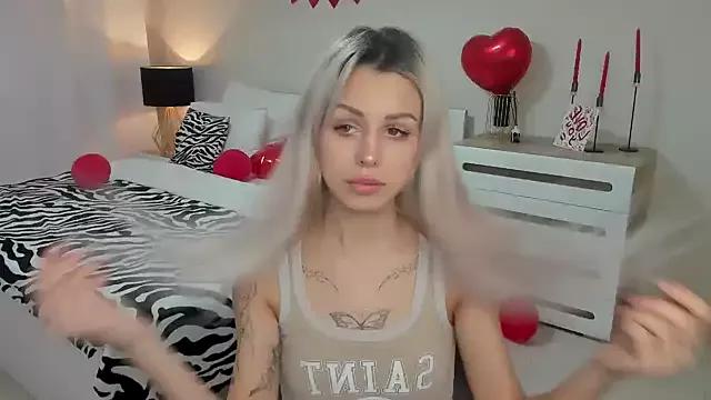 Girls: discover live performances with matured cam models, from teasing to fixations, in a variety of stunning live sex cams.