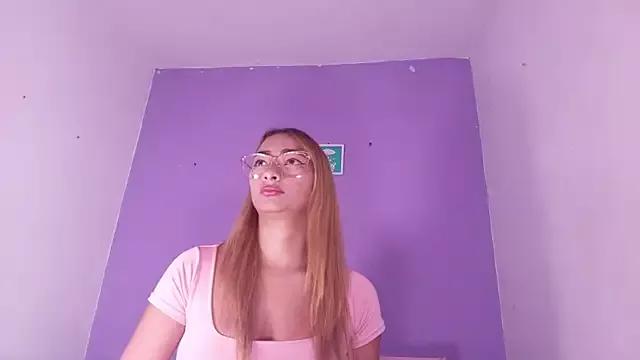 vale_ross_ from StripChat is Freechat