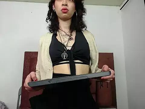 vambaradamsper from StripChat is Freechat
