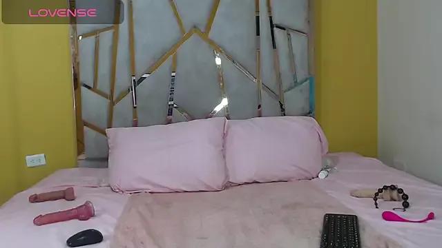 Girls: discover live performances with matured cam models, from teasing to fixations, in a variety of stunning live sex cams.