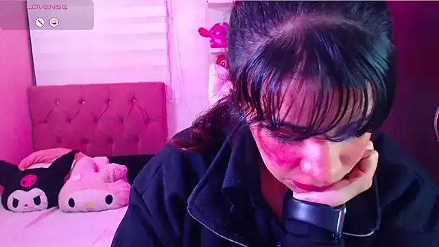 Vannessa__Shy from StripChat is Freechat