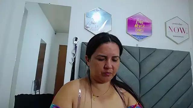 vauroracooper from StripChat is Freechat