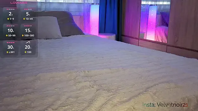 Velvetnoir21 on StripChat