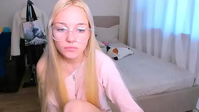 Girls: discover live performances with matured cam models, from teasing to fixations, in a variety of stunning live sex cams.