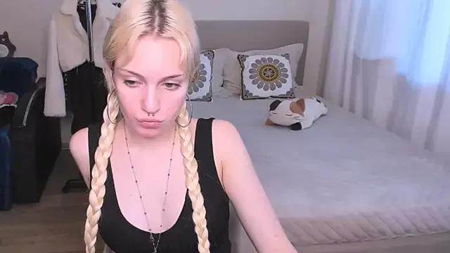 VelvetVixen155 from StripChat is Freechat
