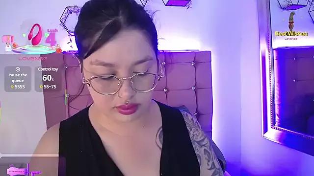 Girls: discover live performances with matured cam models, from teasing to fixations, in a variety of stunning live sex cams.