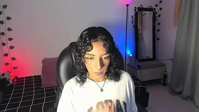 Girls: discover live performances with matured cam models, from teasing to fixations, in a variety of stunning live sex cams.