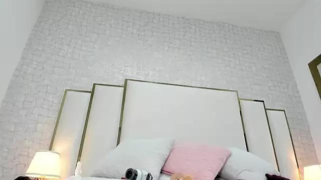 Girls: discover live performances with matured cam models, from teasing to fixations, in a variety of stunning live sex cams.