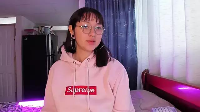 VioletaaLee_ from StripChat is Freechat