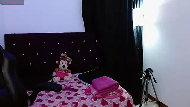 VioletAragon_ from StripChat is Freechat